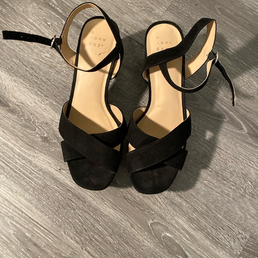 A new Day size 6 chunky heel